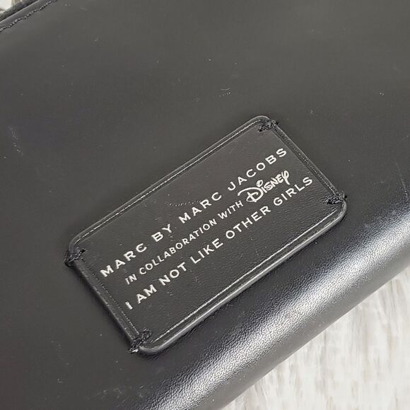 Marc by Marc Jacobs Disney Alice I'm Not Like Other Girls Wallet - Picture 3 of 6
